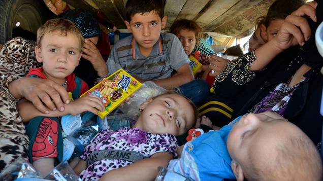Iraquianos que fugiram da violência na província de Nínive, chegar à província de Sulaimaniya