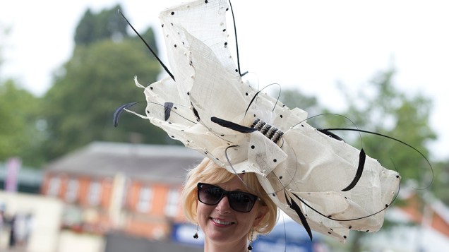 Convidados exibem estilos exóticos e chamativos durante a Royal Ascot de 2014; A corrida anual de cavalos é a mais tradicional da Grã-Bretanha e acontece no condado de Berkshire, ao sudeste da Inglaterra