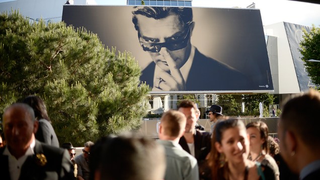 Cartaz marca a exposição Lisa Roze que acontece durante o 67º Festival de Cinema de Cannes, na Fraça