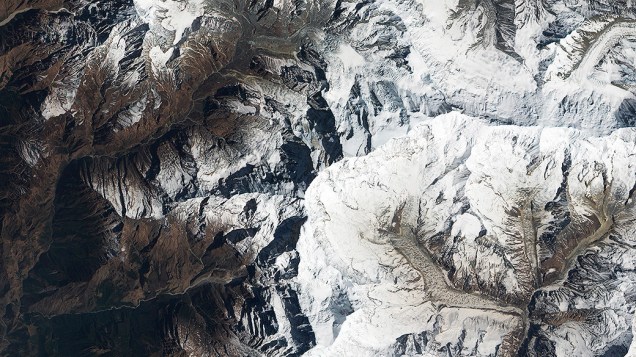 A Annapurna está entre as montanhas mais altas do mundo e está localizada no Nepal ao longo de um cume a leste do rio Gandaki 