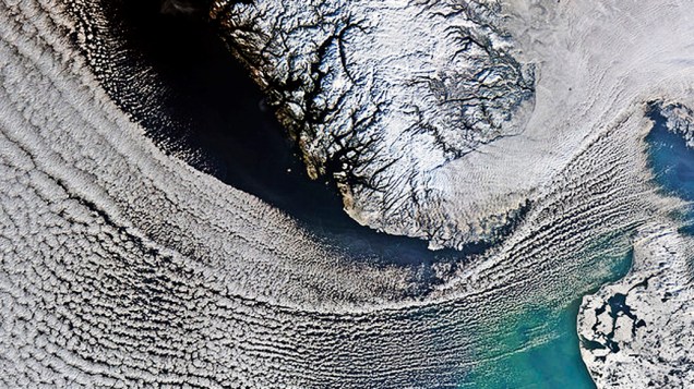 Nuvens sobre o Mar do Norte no estreito entre a Dinamarca e Noruega