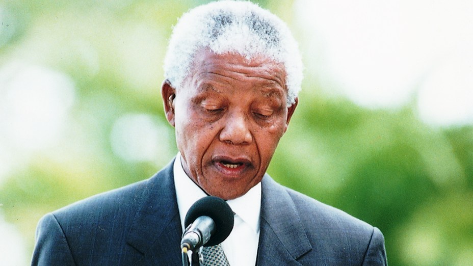 Nelson Mandela, presidente da África do Sul discursa no Palácio da Alvorada, na sua visita ao Brasil, em 1998, em Brasília