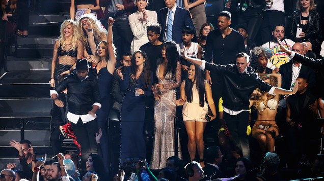 Taylor Swift, Selena Gomez, Chanel Iman e Lady Gaga na primeira fila do MTV Video Music Awards em Nova York