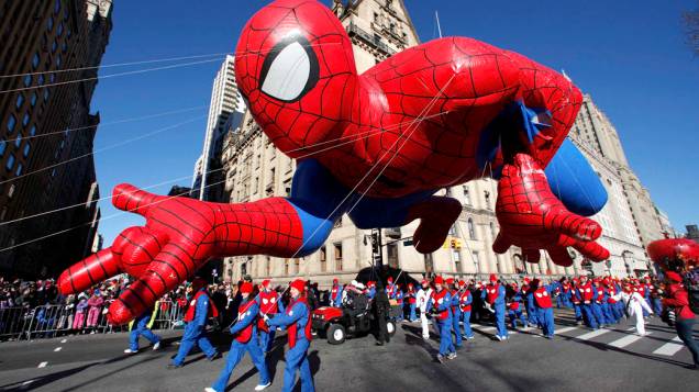 Balão do Homem-Aranha durante a 87ª Parada do Dia de Ação de Graça, em Nova York