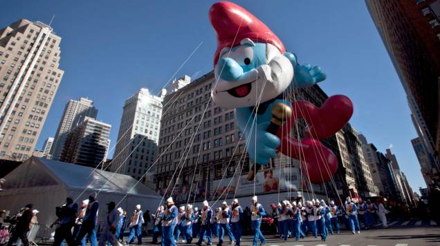Balão dos Smurfs durante a 87ª Parada do Dia de Ação de Graça, em Nova York