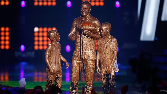 David Beckham e os filhos Romeo e Cruz, durante o Nickelodeon Kids Choice Sports Awards, em Los Angeles, Califórnia