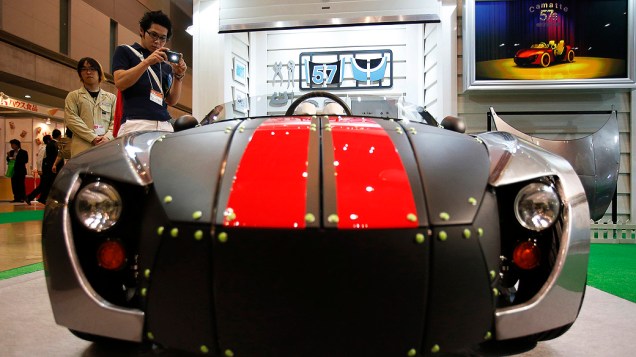 Visitantes olham novo kit montadora japonesa Toyota, carro elétrico para crianças Camatte57s Sport acionado por eletricidade, durante a Tokyo Toy Show, em Tóquio