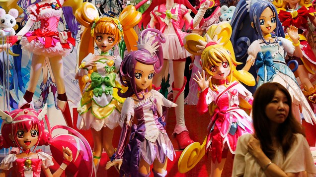 Personagens da série de animação japonesa Dokidoki PreCure são exibidos na Tokyo Toy Show, em Tóquio