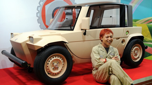Designer Kota Nezu exibe modelo da Toyota inspirado no conceito de um veículo elétrico de três lugares parte, do projeto "Camatte-Daichi"