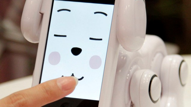  <br><br>  Cão robótico, "Smart Pet" da fabricante de brinquedos Bandai,  tem um iPhone como cara<br><br>   