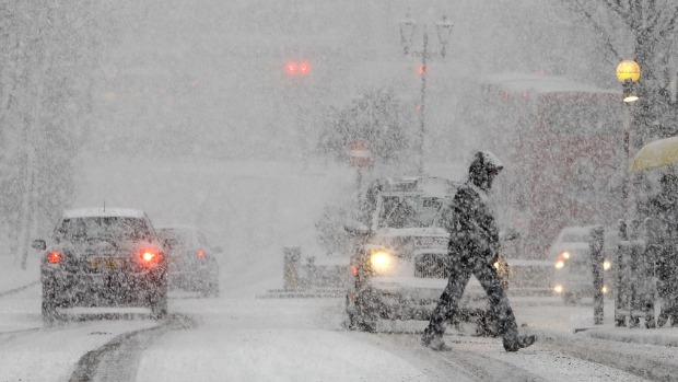 Neve no Centro de Londres: ingleses enfrentam fechamento de aeroportos e rodovias