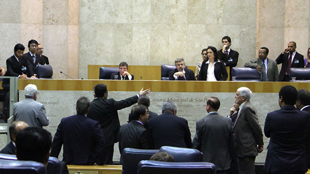 Justiça impede Fernando Haddad de sancionar lei do aumento do IPTU
