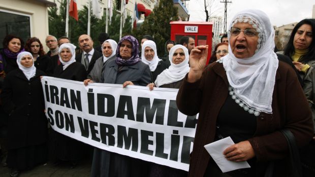 Turcas pedem fim de execuções em frente à embaixada iraniana em Ancara