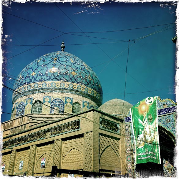 Foto tirada com um iPhone, mostra mesquita na capital iraquiana Bagdá