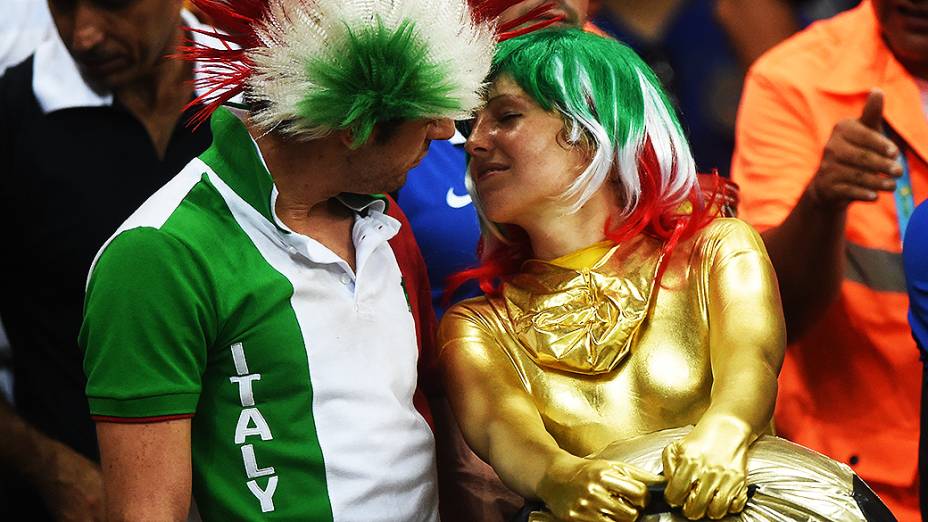 Torcedores da Itália durante o jogo contra a Inglaterra na Arena Amazônia, em Manaus
