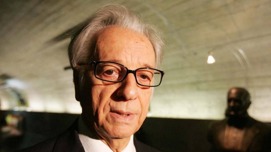 O ex-presidente Itamar Franco nos corredores do Congresso em Brasília, 2006