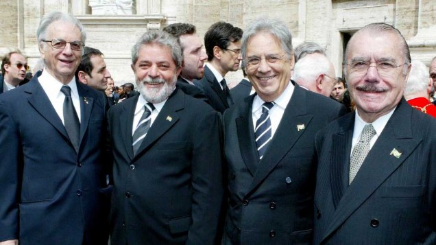 Itamar Franco com os ex-presidentes Lula, Fernando Henrique Cardoso e José Sarney em Roma, 2005