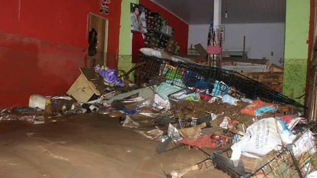 Destruição após chuvas no município de Itaoca