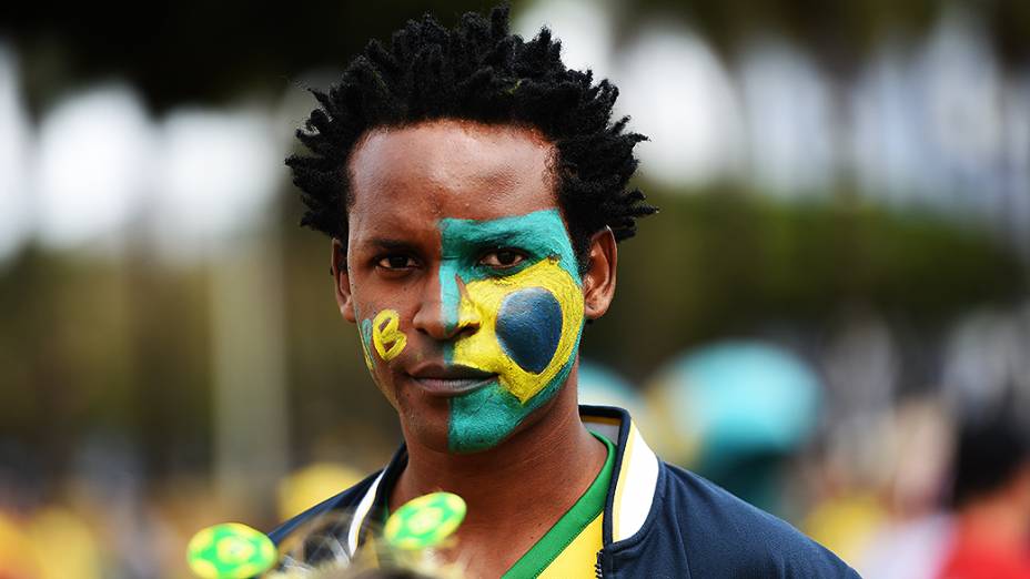 Torcedor brasileiro chega no Mané Garrincha para o jogo contra Camarões, em Brasília