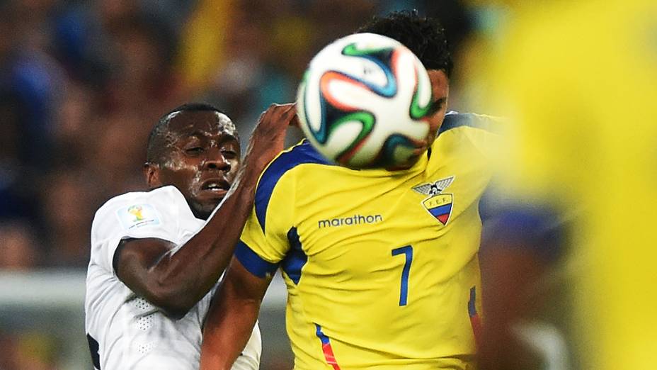 Lance no jogo entre Equador e França no Maracanã, no Rio