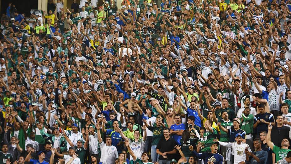 Torcida do Palmeiras no Pacaembu em jogo contra o Vitória