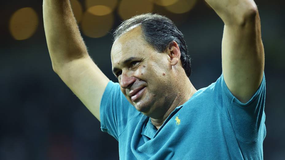 O ex-jogador do Palmeiras, Evair, durante partida de inauguração do novo estádio, em São Paulo