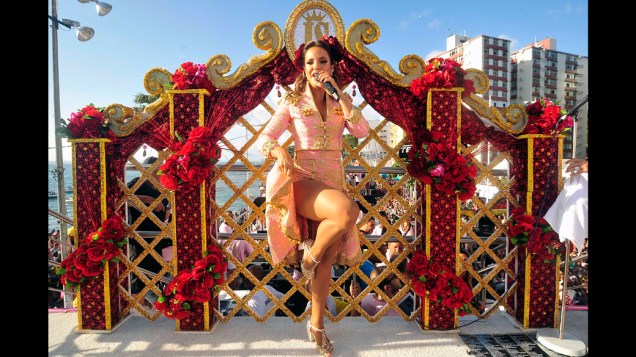 Ivete Sangalo durante show, no Circuito Barra-Ondina, em Salvador