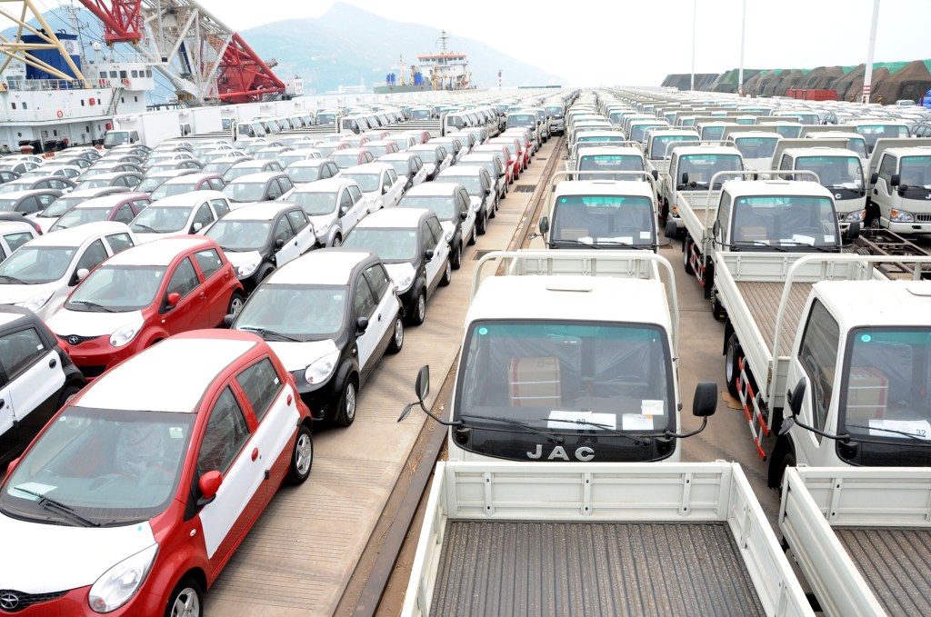 Veículos da JAC Motors em Lianyungang, China