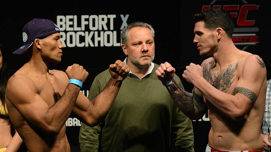 Ronaldo Jacaré e Chris Camozzi durante a pesagem do UFC Jaraguá do Sul em (SC)