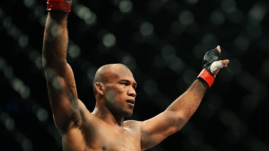 O brasileiro Ronaldo Jacaré vence o americano Chris Camozzi no UFC Jaraguá do Sul, norte de Santa Catarina