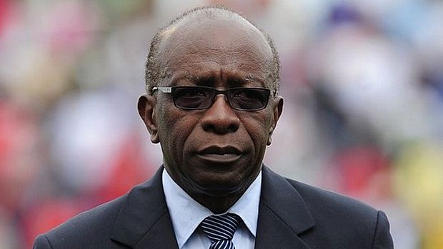 Jack Warner admitiu ter aceitado suborno para ajudar a eleger Blatter em 1998
