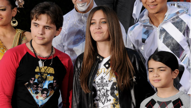 Prince, Paris e Blanket Jackson, filhos do cantor Michael Jackson, em foto tirada em janeiro de 2012
