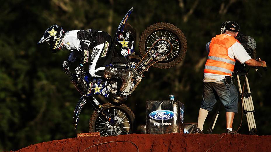 Piloto australiano de motocross Jackson Strong sofre queda e deixa o X-Games de Foz de Iguaçu