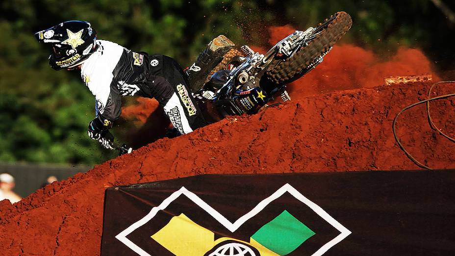 Piloto australiano de motocross Jackson Strong sofre queda e deixa o X-Games de Foz de Iguaçu