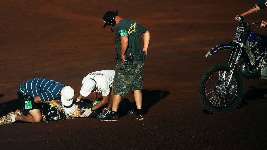 Piloto australiano de motocross Jackson Strong sofre queda e deixa o X-Games de Foz de Iguaçu