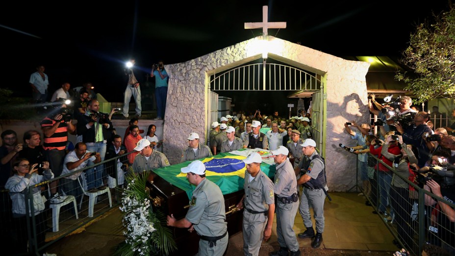 Exumação do corpo do ex-presidente João Goulart “Jango” no cemitério Jardim da Paz em São Borja
