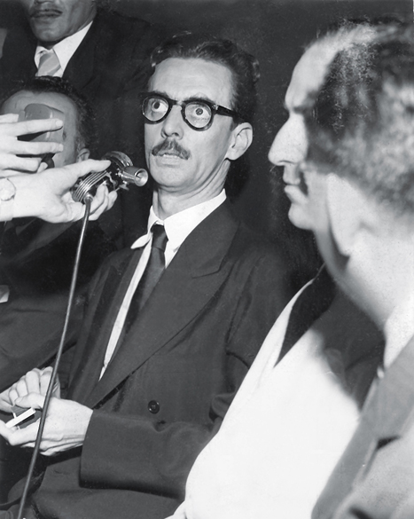 Abril de 1953 - Prefeito por São Paulo, Jânio dá entrevista durante visita ao Rio de Janeiro. Ele ganhou a eleição para a prefeitura com 285 mil votos, o dobro do número de todos os outros candidatos