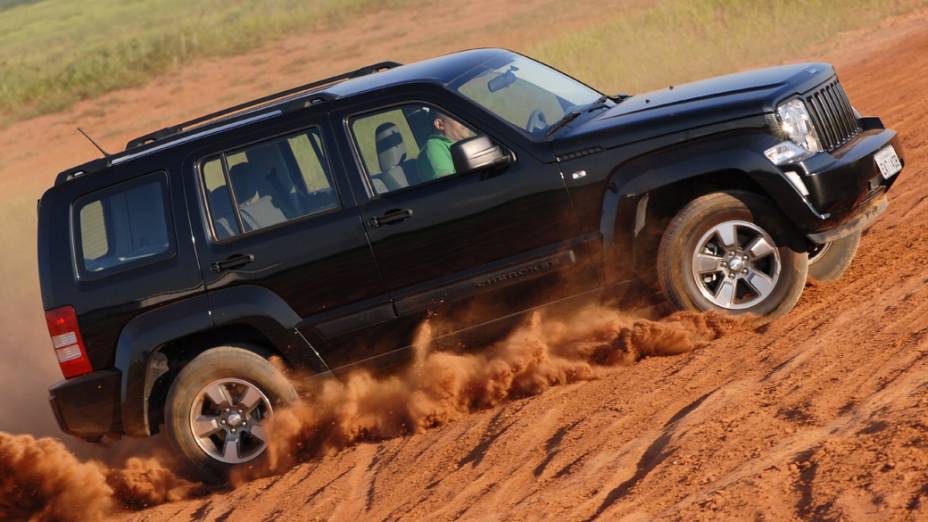 O Cherokee Sport vai dar lugar ao Jeep Cherokee 2014 - ainda sem data para chegar ao Brasil