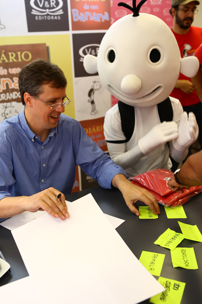 O criador de Diário de um Banana, Jeff Kinney, em visita ao Brasil