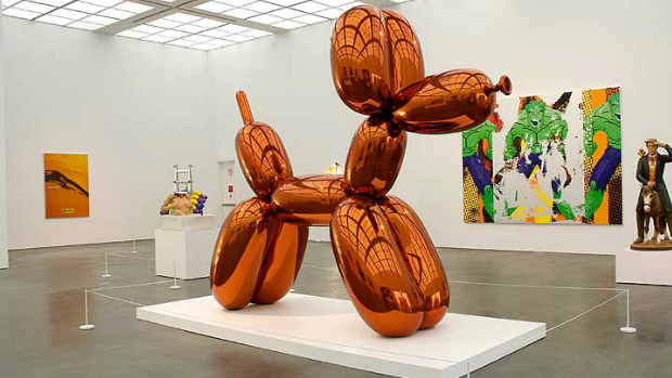 Obra Balloon Dog (Orange), de Jeff Koons, vendida por 135,6 milhões de reais