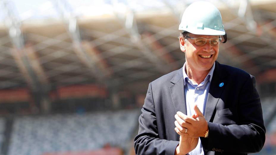 Secretário-geral da FIFA, Jerome Valcke, visitando o Estádio Mineirão, em Belo Horizonte, durante os preparativos para a Copa do Mundo do Brasil em 2014
