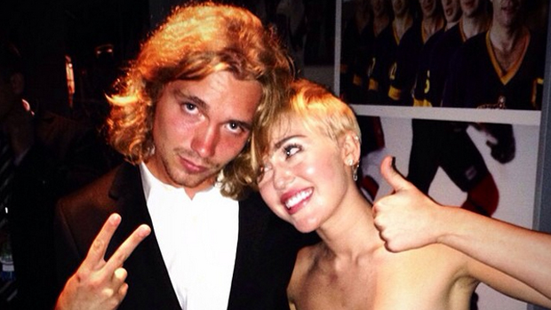 Miley Cyrus e Jesse Helt no Video Music Awards (VMA)