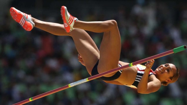 A britânica Jessica Ennis durante a prova de salto em altura no Mundial de Atletismo em Daegu, Coreia do Sul