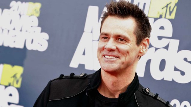  Jim Carrey chega durante o MTV Movie Awards 2011, Califórnia