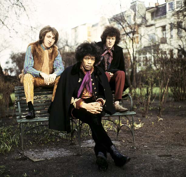 Noel Redding, Jimi Hendrix e Mitch Mitchell, integrantes da banda Jimi Hendrix Experience, em Hamburgo, em 1967