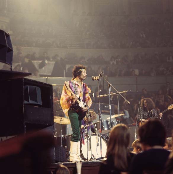 Jimi Hendrix durante show no Royal Albert Hall, em Londres, em 1967