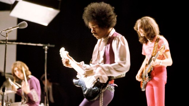 Mitch Mitchell, Jimi Hendrix e Noel Redding se apresentam em programa de televisão em 1969