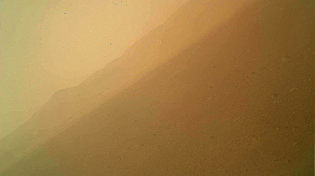 Jipe-robô Curiosity envia primeira imagem colorida de Marte