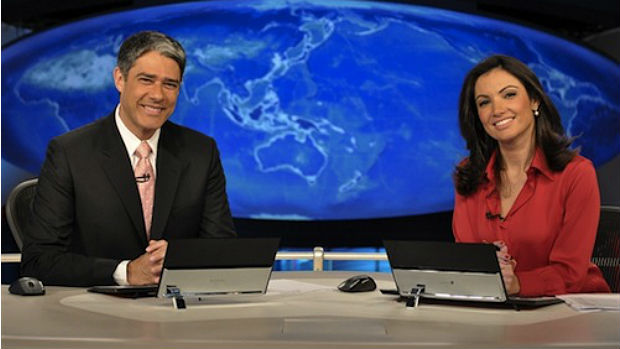 William Bonner e Patrícia Poeta na bancada do Jornal Nacional, que está concorrendo ao Emmy
