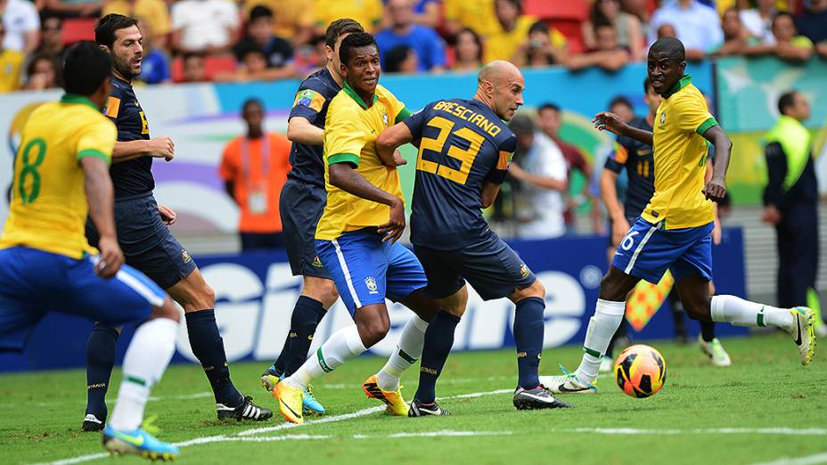 Jô durante o amistoso entre Brasil e Austrália no estádio Mané Garrincha em Brasília